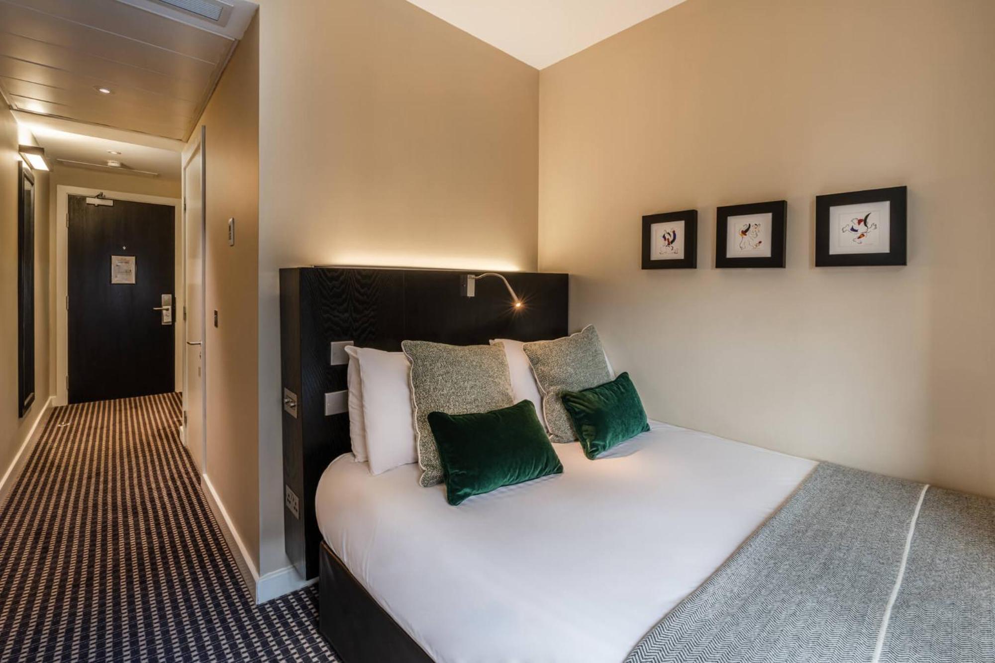 Small Double Room,697103289:JPEG